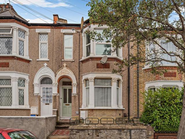 Flat for sale in Royal Borough of Greenwich, Greater London