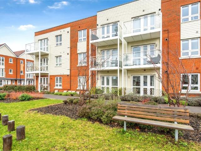 Flat for sale in Littlecote, West Sussex