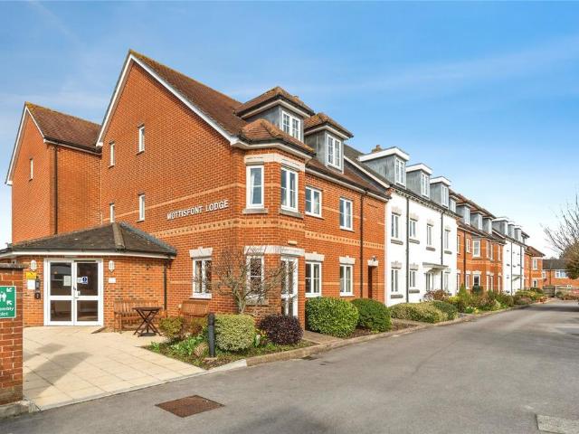 Flat for sale in Barton Stacey, Hampshire