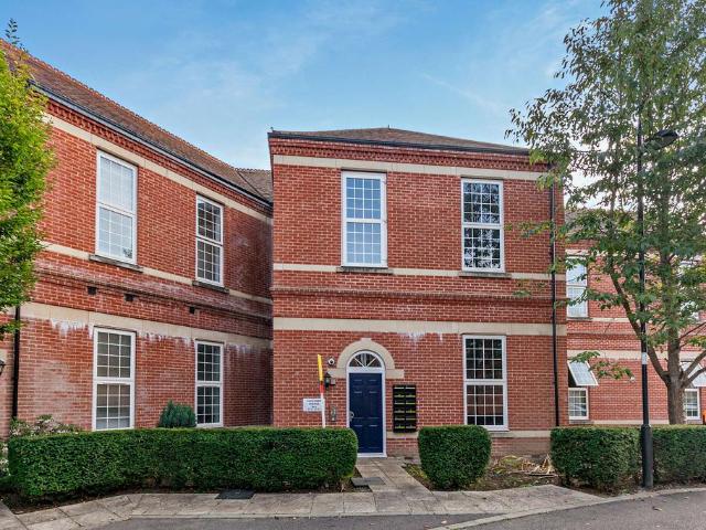 Flat for sale in Roebuck Park, Wealden