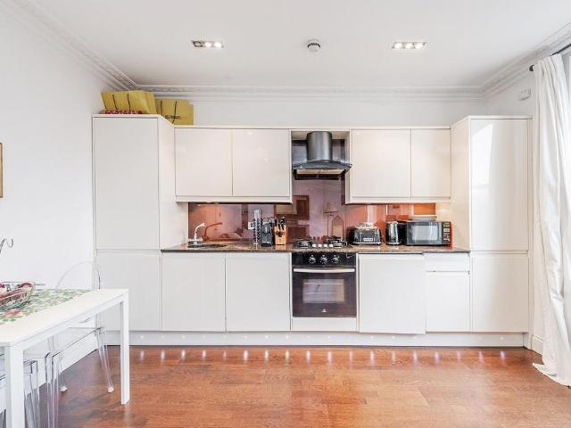 Flat for sale in Maida Vale, Greater London