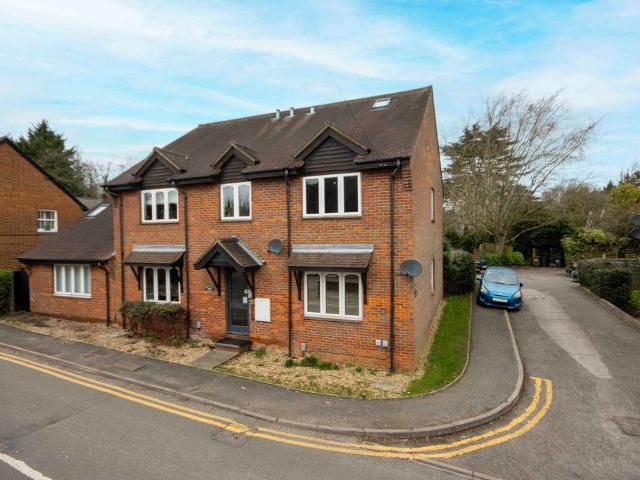 Flat for sale in Batchworth, Hertfordshire