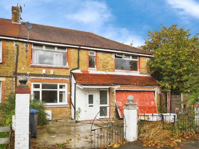 Flat for sale in Edmonton, Greater London