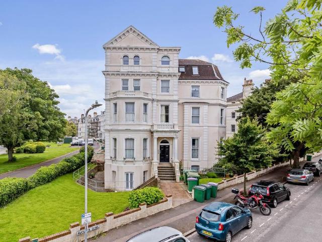 Flat for sale in Folkestone