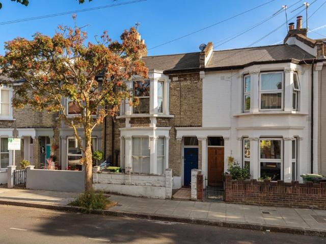 Flat for sale in Hammersmith, Greater London