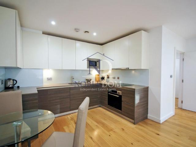 Flat for sale in London Borough of Hounslow, Greater London