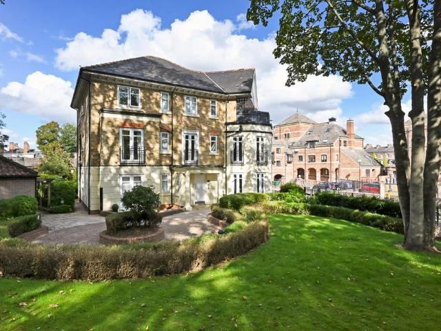 Flat for sale in High Field, York