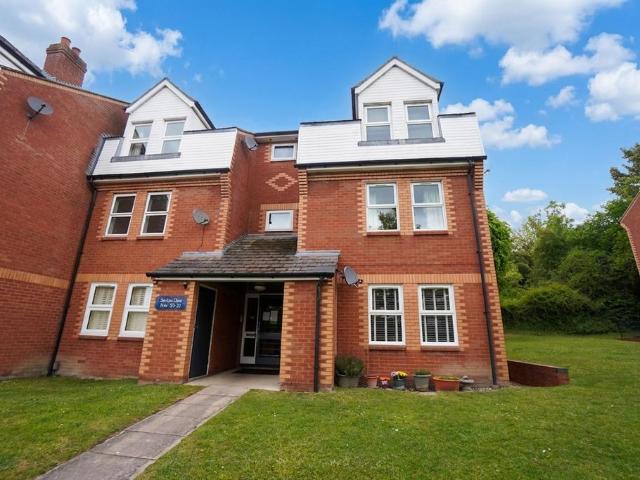 Flat for sale in Castlefield, Cressex