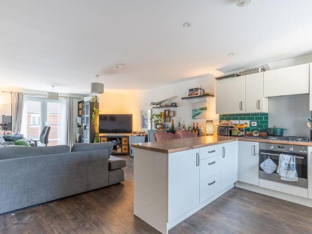 Flat for sale in Frenchay, South Gloucestershire
