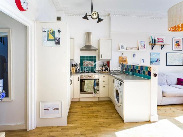 Flat for sale in Balham, Greater London