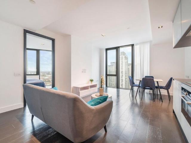 Flat for sale in Isle Of Dogs, Greater London