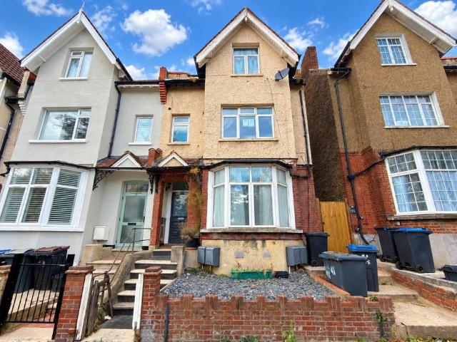 Flat for sale in London Borough of Croydon, Greater London