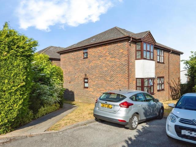 Flat for sale in Upper Hale, Fole