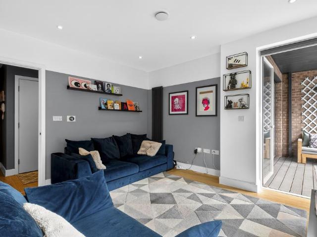 Flat for sale in Greenwich Millennium Village, Greater London