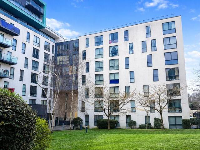 Flat for sale in London Borough of Lewisham, Deptford
