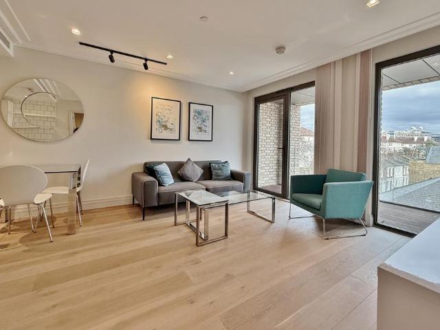 Flat for sale in Hammersmith, Greater London