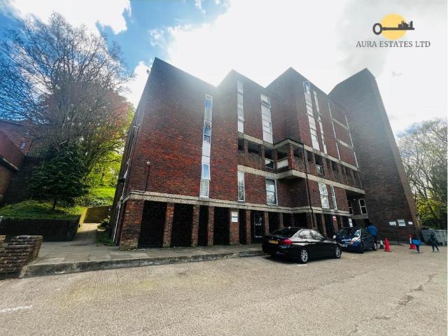 Flat for sale in Farley Hill, Spring Park