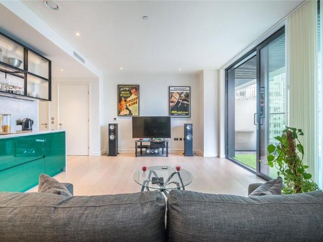 Flat for sale in Canary Wharf, Greater London