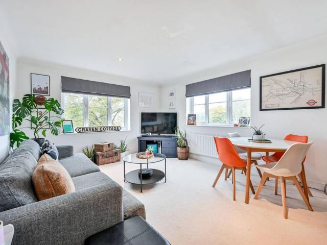 Flat for sale in Shalford, Westborough