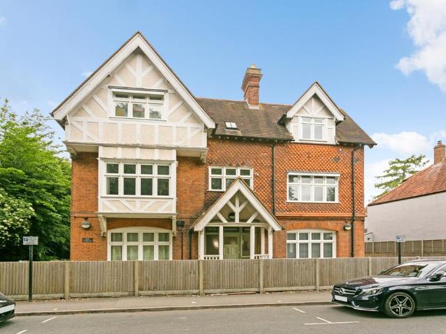 Flat for sale in Lunnon, Buckinghamshire