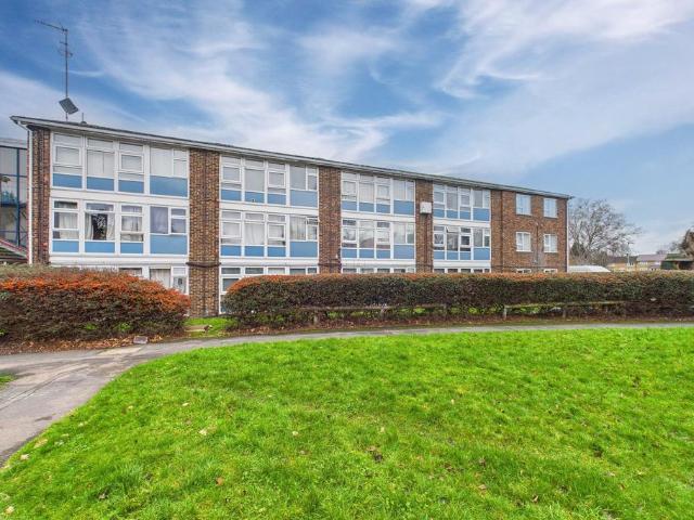 Flat for sale in Easthampstead, Bracknell