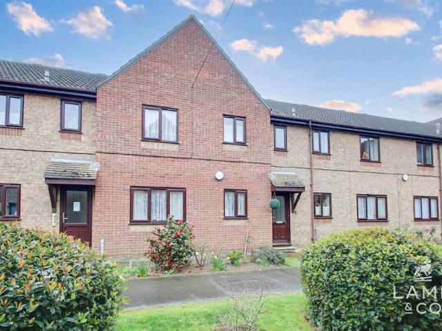 Flat for sale in Dale Hill, Essex