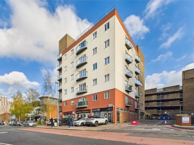 Flat for sale in Easthampstead, Bracknell