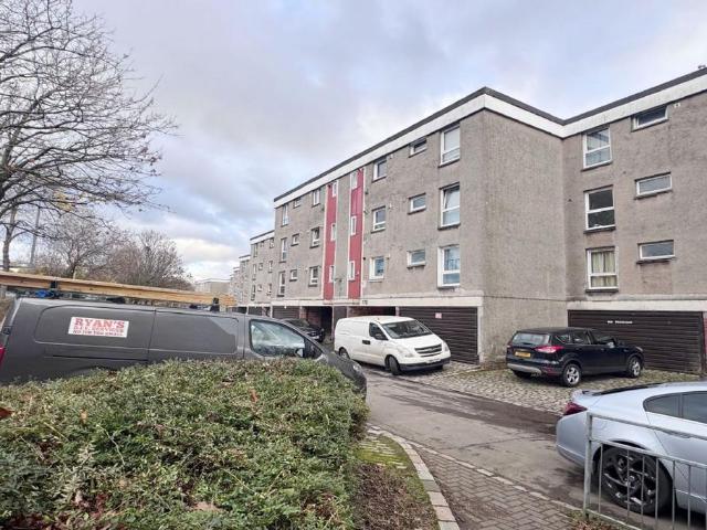 Flat for sale in Carbrain, Cumbernauld
