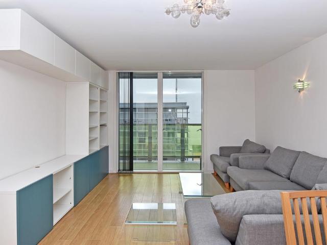 Flat for sale in Hornsey, Greater London