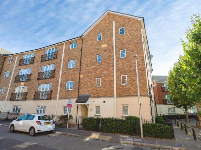 Flat for sale in Purfleet-on-Thames, Essex