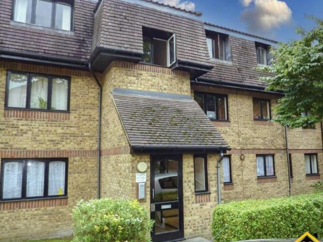 Flat for sale in North Watford