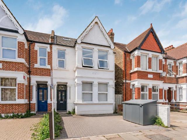 Flat for sale in London Borough of Ealing, Hanwell