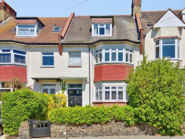 Flat for sale in Alton Barnes, Essex