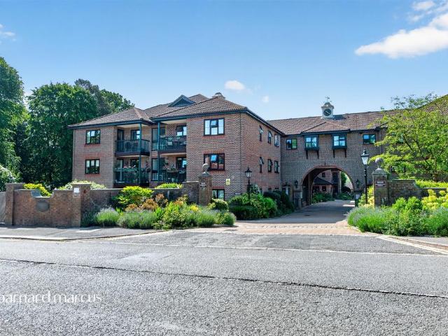 Flat for sale in Red Hill, Surrey