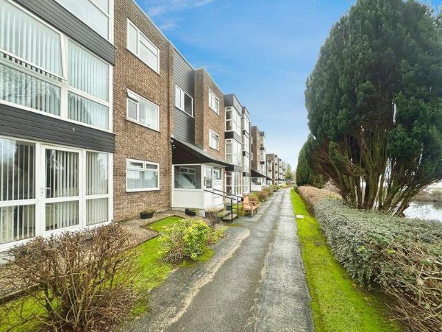 Flat for sale in Bury, Greater Manchester