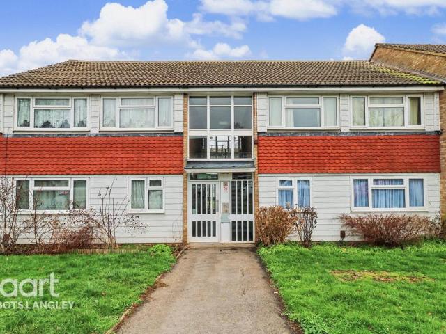 Flat for sale in Kingswood, North Watford