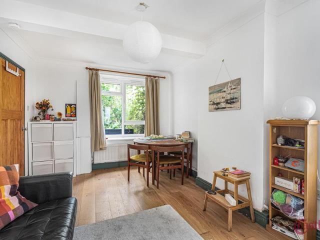Flat for sale in Muswell Hill, Greater London
