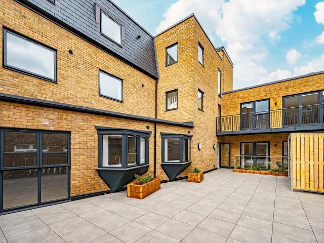 Flat for sale in Dalston, De Beauvoir Town
