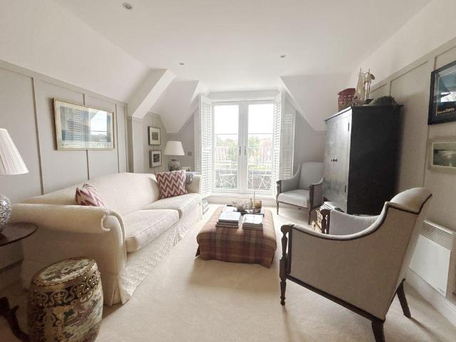 Flat for sale in Farnham Common, Buckinghamshire
