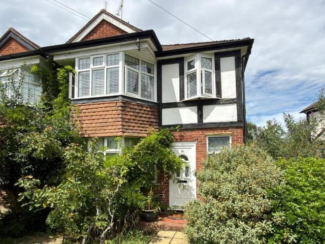 Flat for sale in Kingston Vale, Greater London