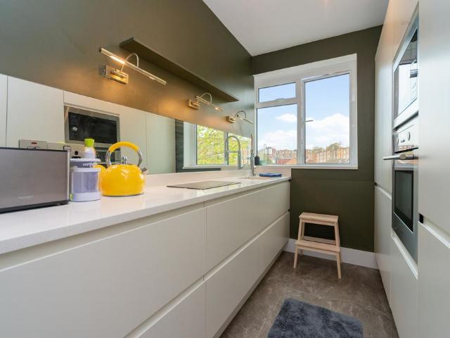 Flat for sale in South Hampstead, Greater London