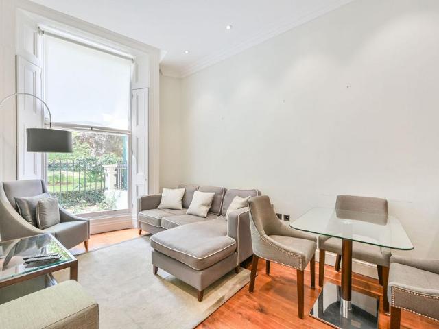 Flat for sale in Bayswater, Greater London