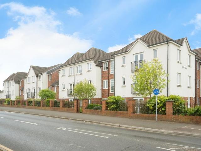 Flat for sale in Collier Row, Greater London