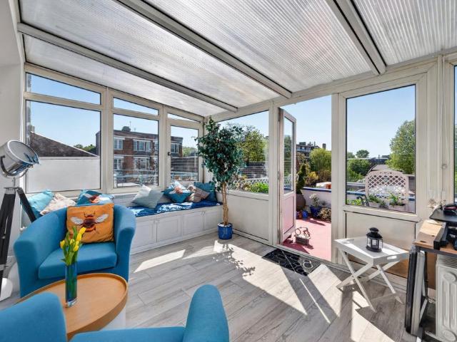 Flat for sale in Highbury, Greater London
