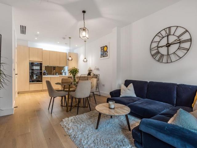 Flat for sale in Maida Hill, Greater London