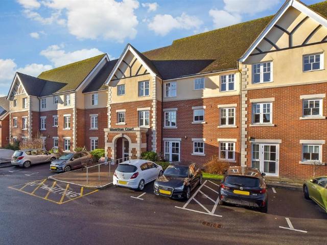 Flat for sale in Red Hill, Surrey