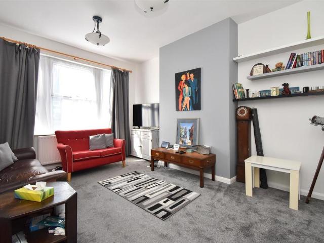 Flat for sale in Silverhill, Guestling Green
