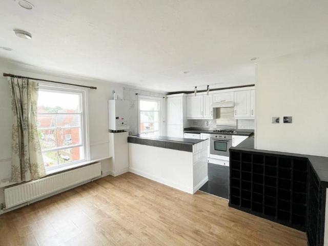 Flat for sale in Nunhead, Greater London