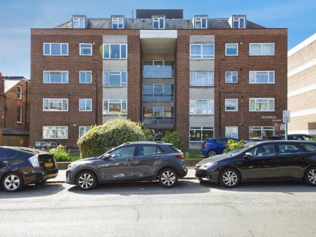 Flat for sale in Friern Barnet, Greater London