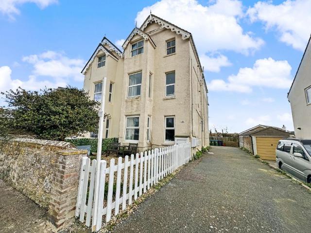 Flat for sale in Seaford, Iford